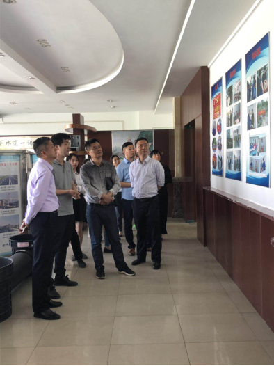 楓泾鎮召開(kāi)工(gōng)業(yè)園區(qū)中小(xiǎo)企業(yè)職工(gōng)拒毒零計(jì)劃活動動員(yuán)部署會(huì)         我公司應邀參會(huì)并做(zuò)經驗交流報(bào)告